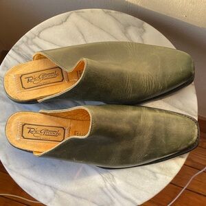 Rio Grande Olive Green Leather Mules